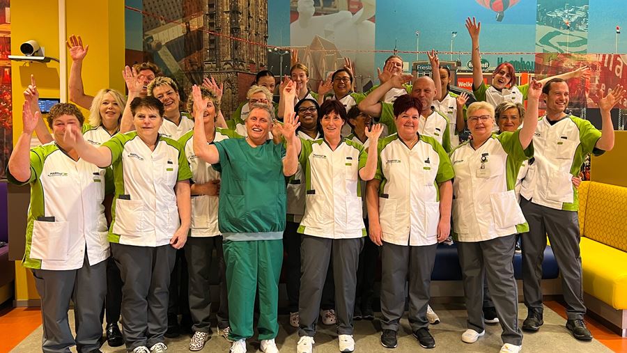 Martini Ziekenhuis neemt circa 200 schoonmaakmedewerkers in eigen dienst Martini Ziekenhuis neemt circa 200 schoonmaakmedewerkers in eigen dienst