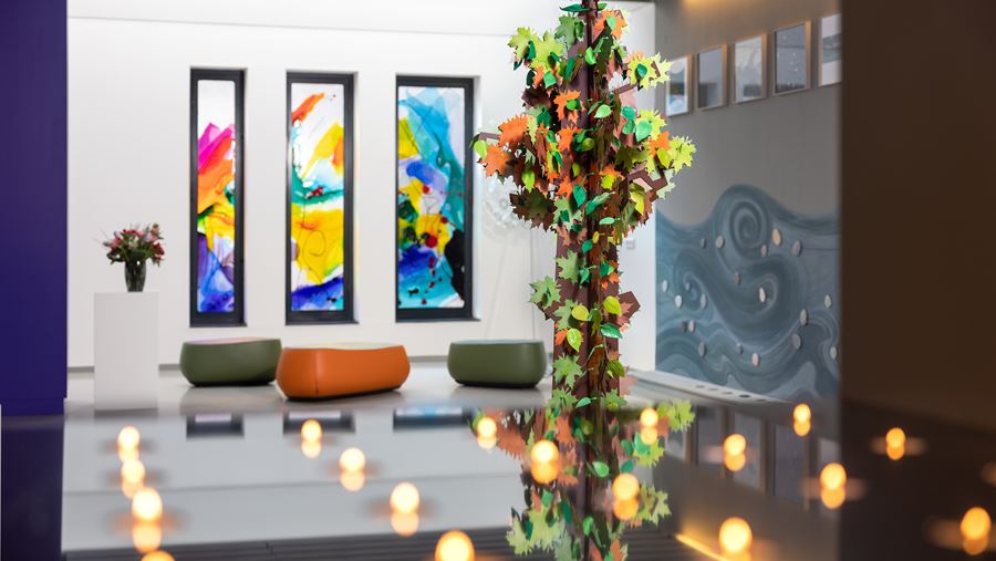 De gedenkboom staat in het Stiltecentrum van het Martini Ziekenhuis De gedenkboom staat in het Stiltecentrum van het Martini Ziekenhuis