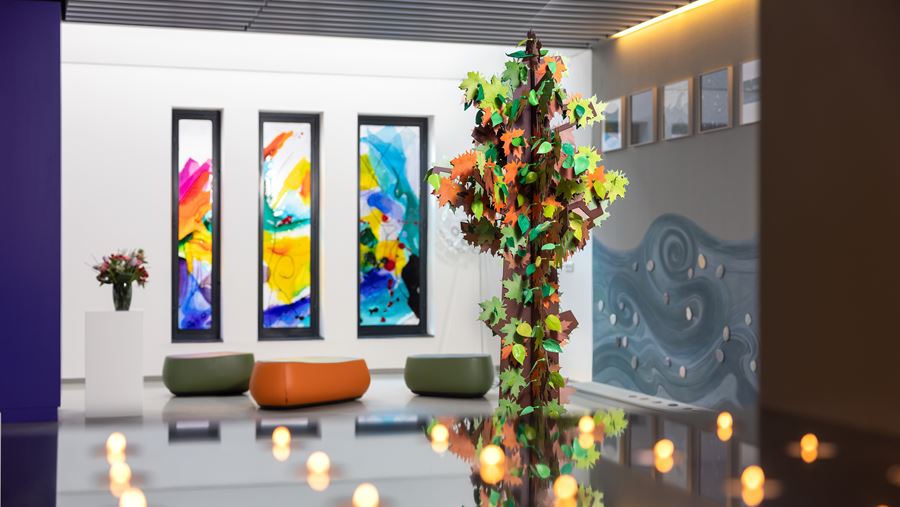 De gedenkboom staat in het Stiltecentrum van het Martini Ziekenhuis De gedenkboom staat in het Stiltecentrum van het Martini Ziekenhuis